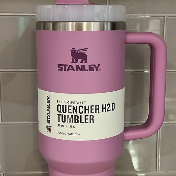 Lilac Stanley Tumbler 40oz. Stainless Steel H2.0 Flowstate Quencher - Picture 6 of 9
